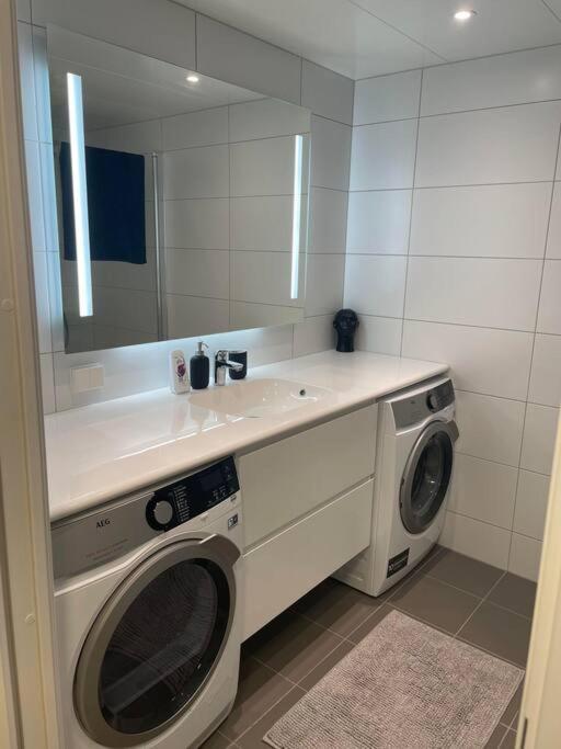 Nydalen/Storo- Ved T-Banestasjon Apartment Oslo Bagian luar foto